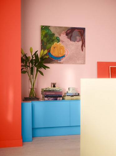 Subtelna siła r&oacute;żu. Najmodniejsze odcienie we wnętrzach nadchodzącego sezonu